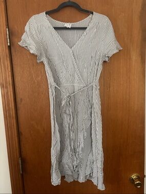 NAIF Striped V-Neck Tie-Waist Midi Dress - Gray & White